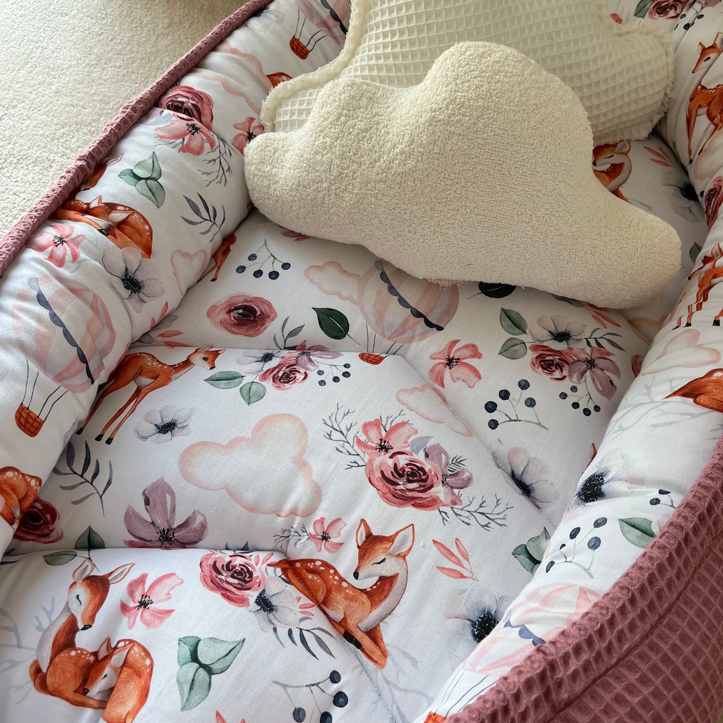 Babynest altrosa mit Bambidruck