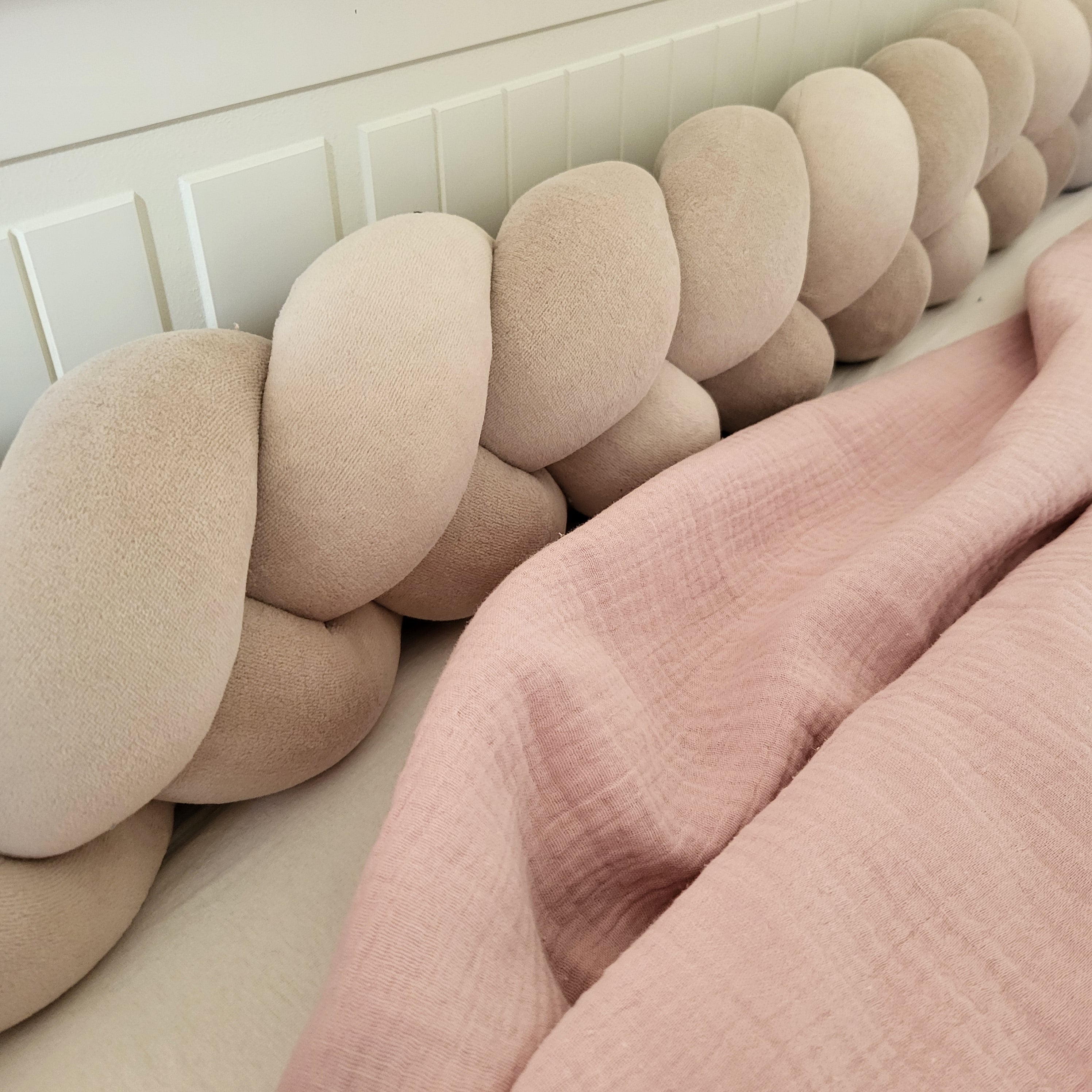 Geflochtene Bettschnecke / Bettschlange Niki - Baby-Anmata