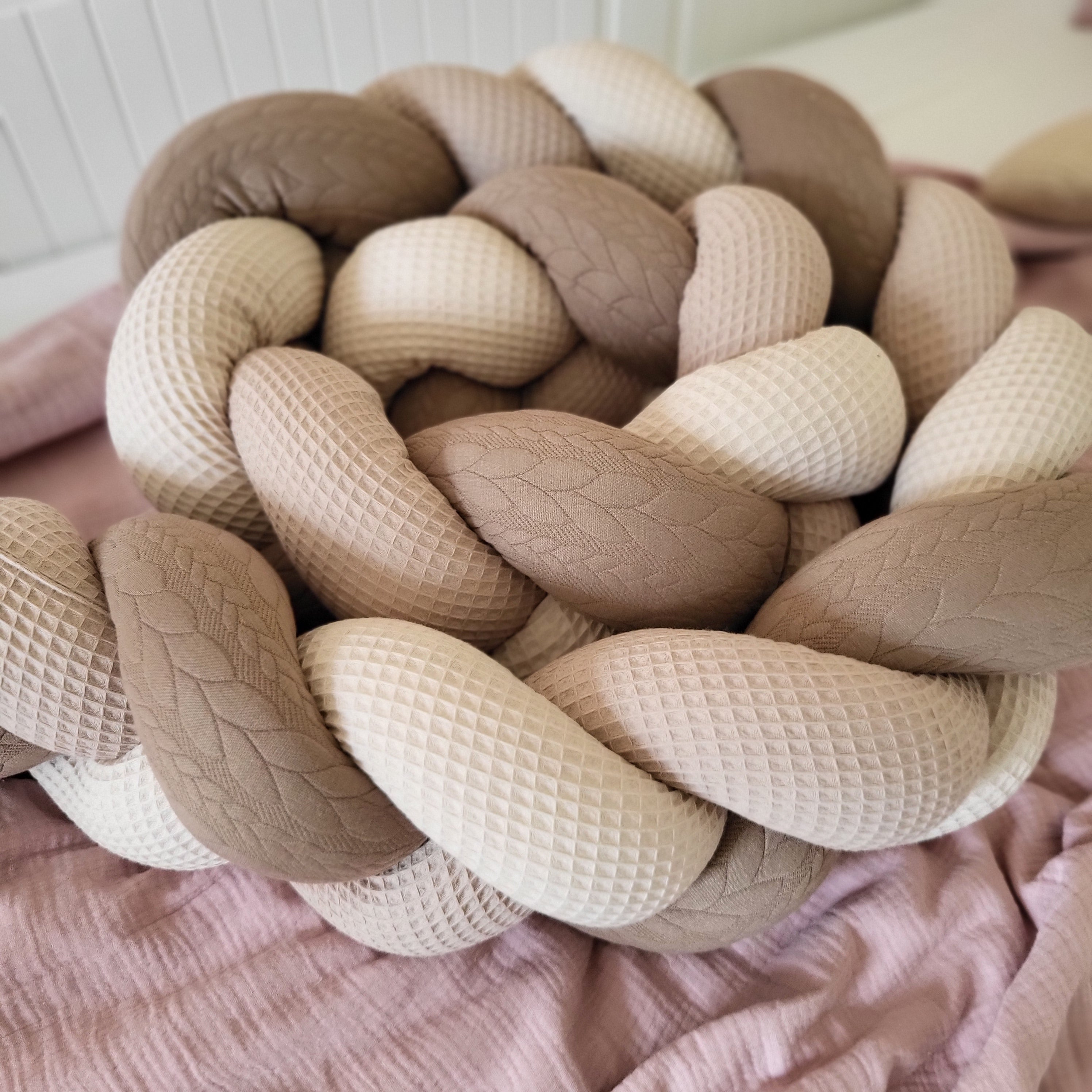 Geflochtene Bettschnecke / Bettschlange Zopfmuster Mila - Baby-Anmata