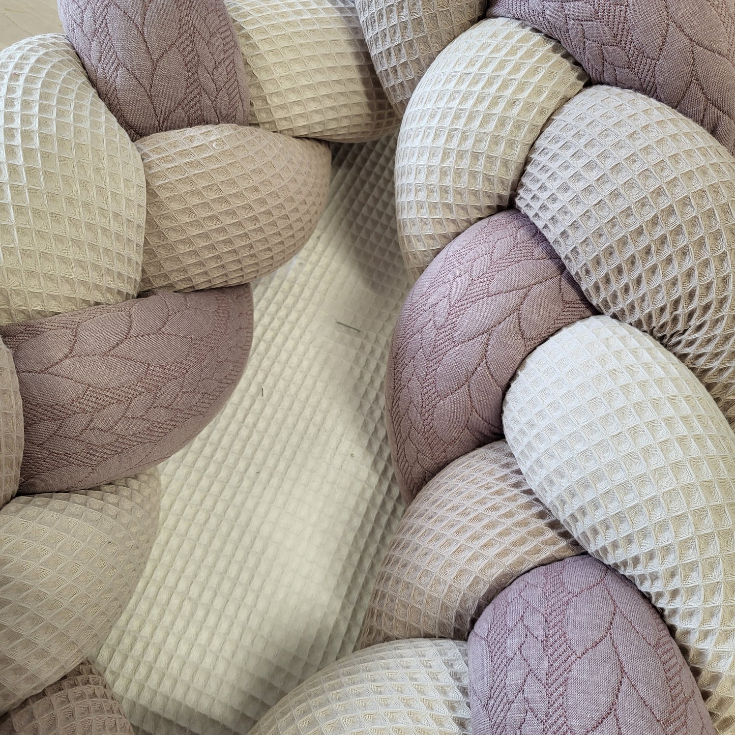 Geflochtene Bettschnecke / Bettschlange Zopfmuster Mila