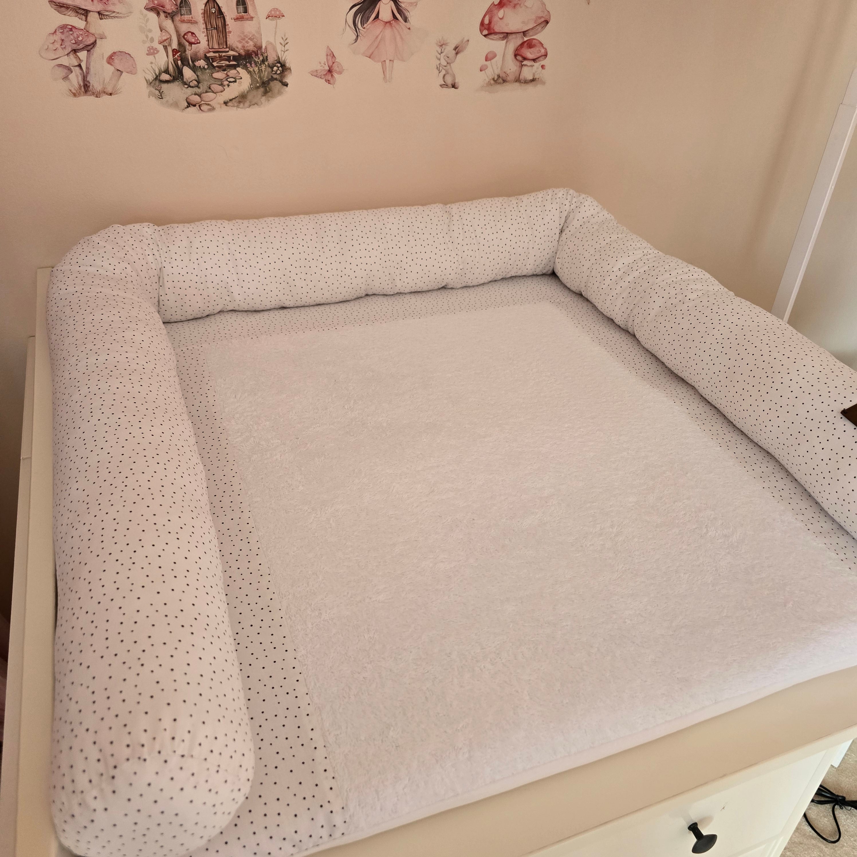 Wickeltischschlange Punkte für Wickelauflage - Baby-Anmata