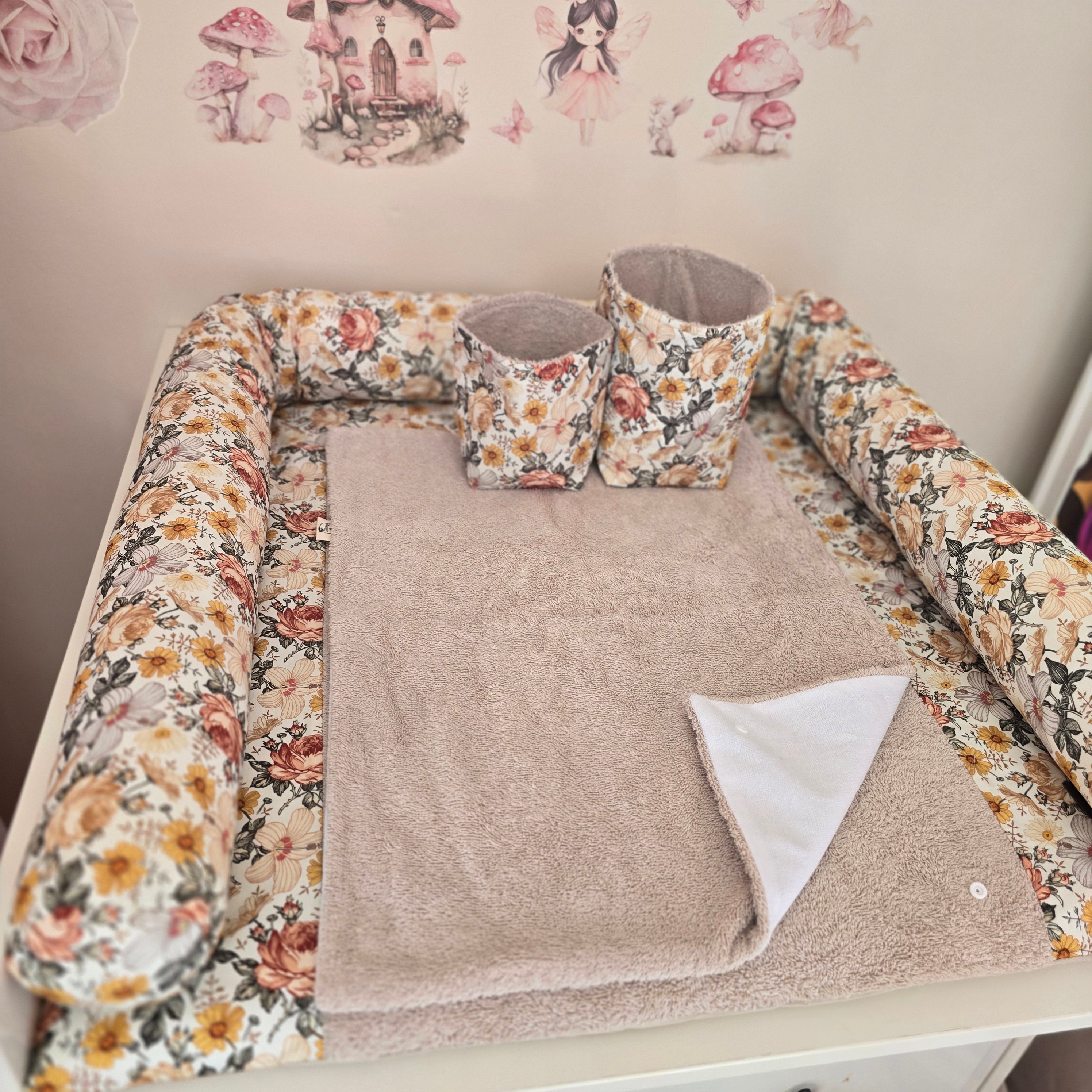 Wickelplatz-Komplettset Retroblume - Baby-Anmata