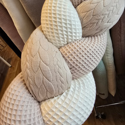 Geflochtene Bettschnecke / Bettschlange Zopfmuster Mila