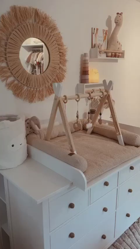 Wickelauflage The Present Company und Baby-Anmata